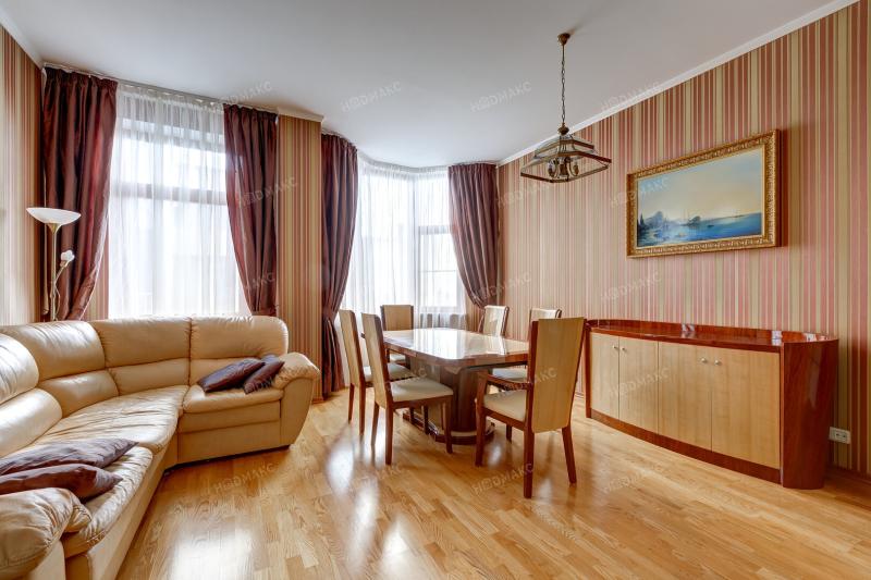 3-комн. квартира, 130 м², 10/11 этаж