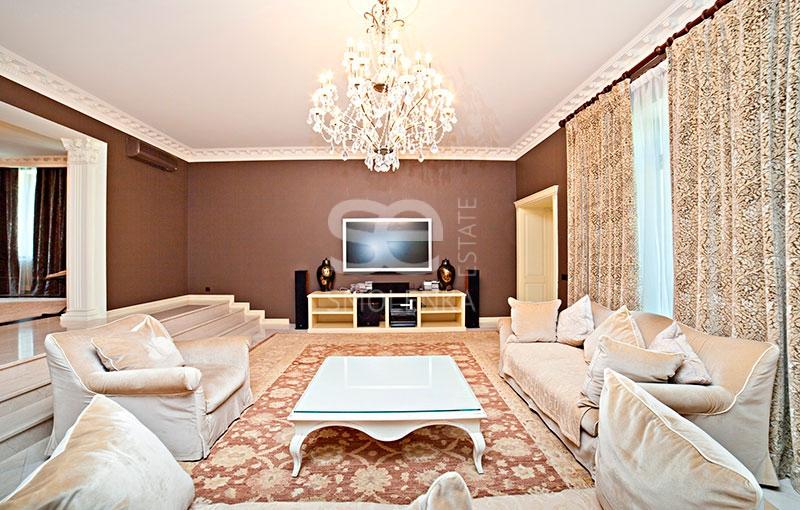 Дом, 1 000 м², 15 сот.