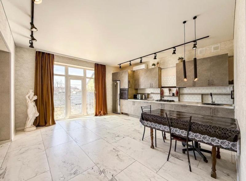 Дом, 220 м², 6 сот.